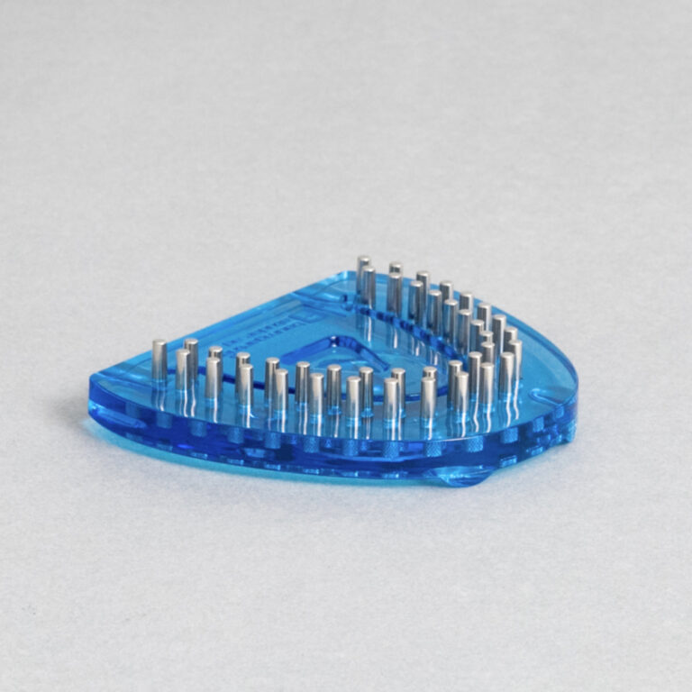 Kunststoffspritzguss mit Pins – PC, Edelstahl